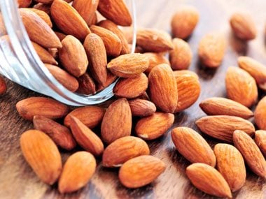 foods that protect arteries, almonds