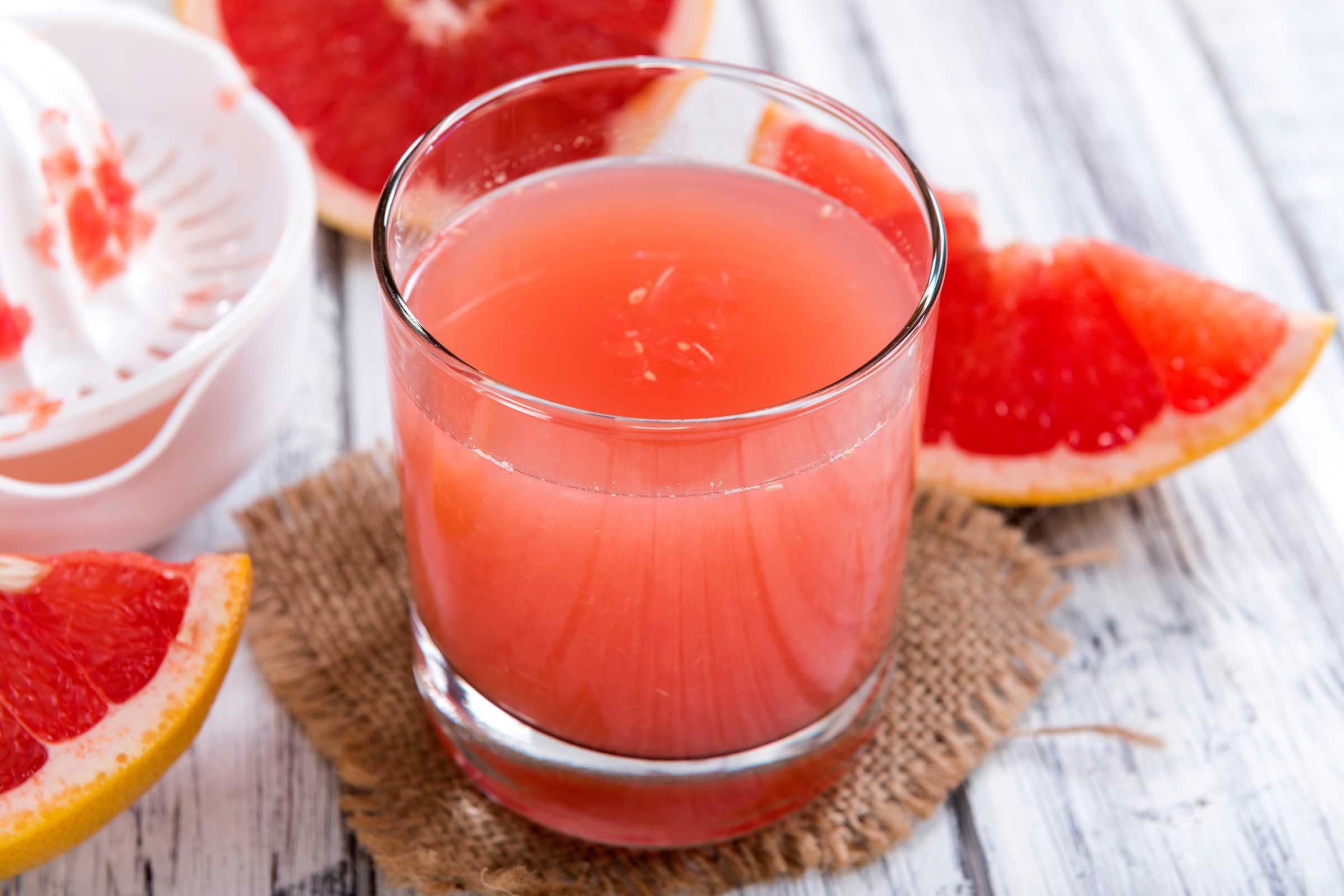 6 Surprising Health Benefits (and 2 Dangers) of Grapefruit