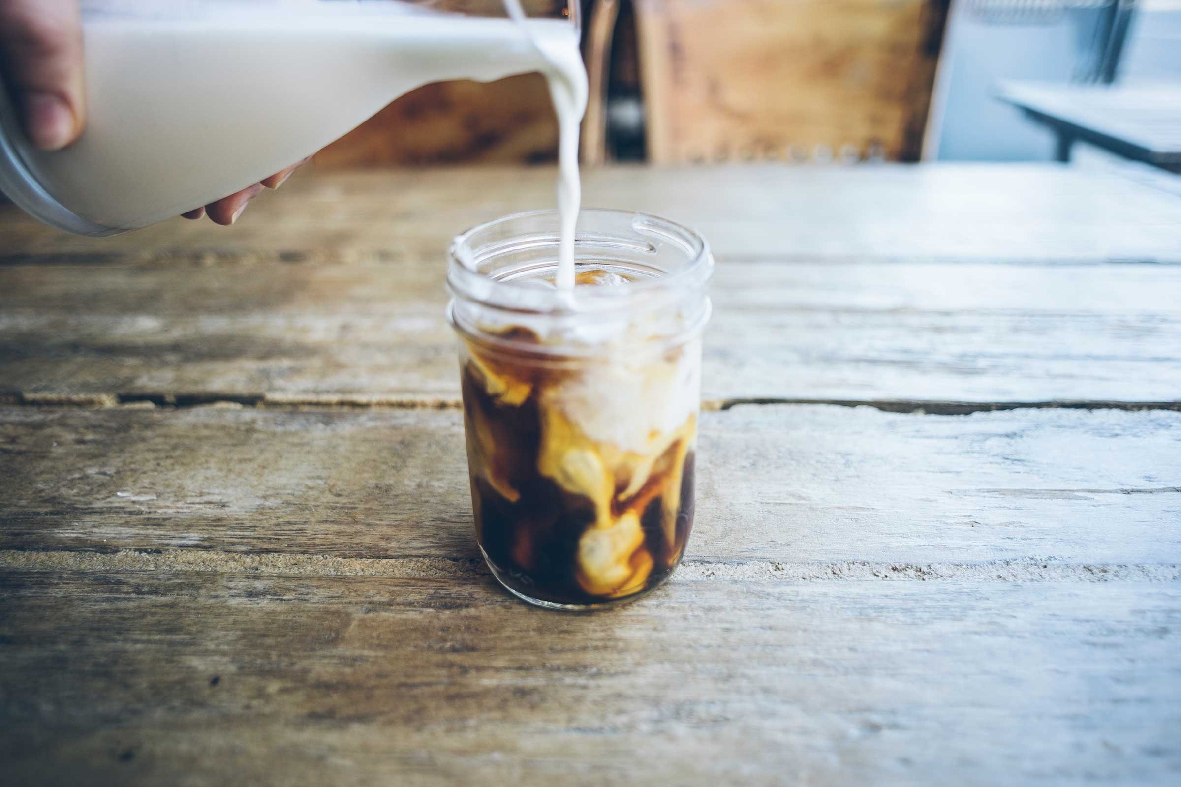 8 Tips That Will Save Your Teeth From Coffee Stains