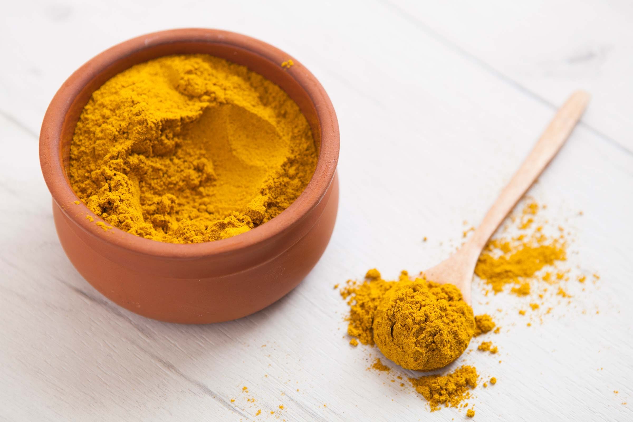 7 Ways Turmeric Can Help Your Belly Issues