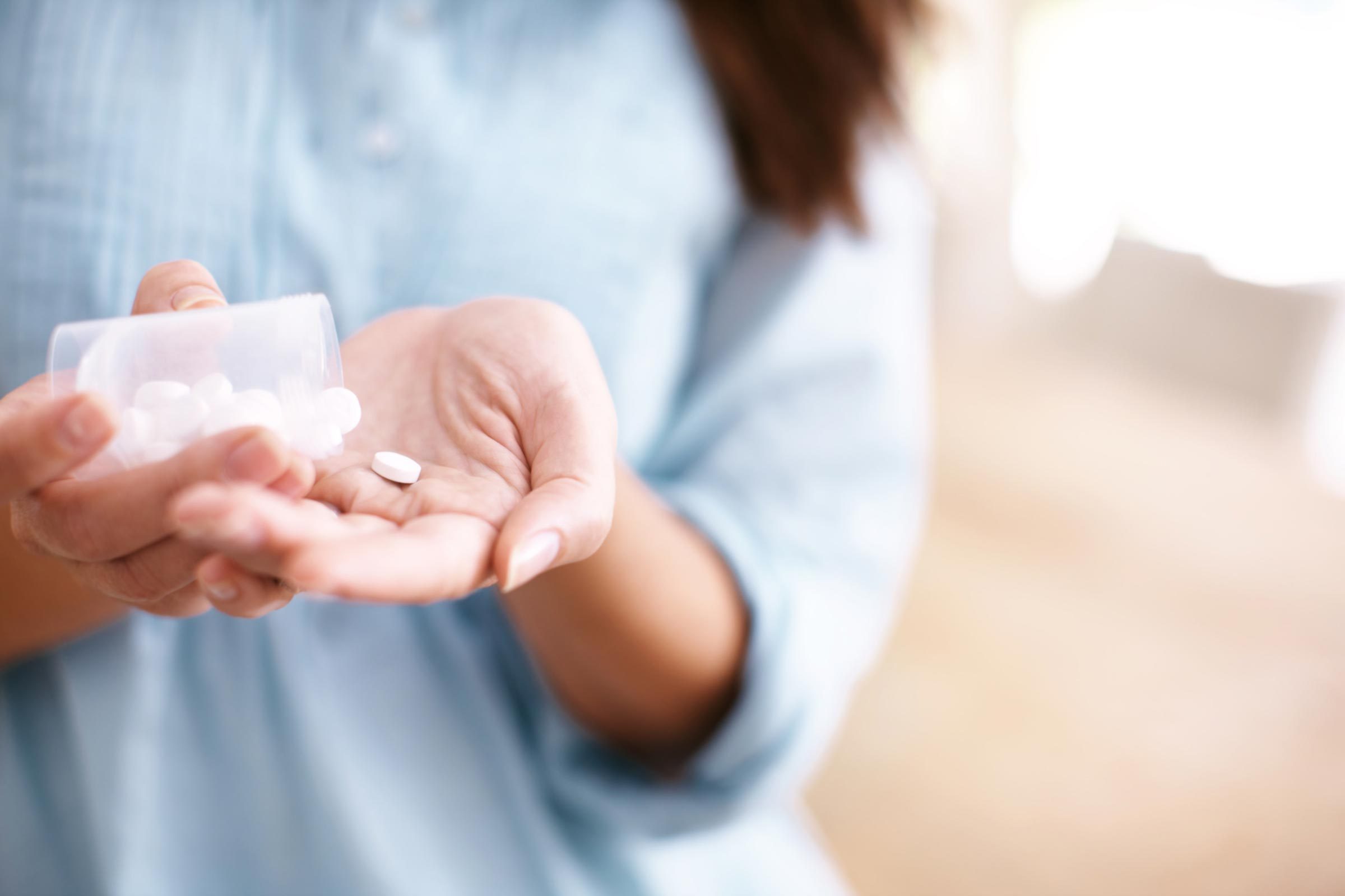 The Danger of Swallowing Pills Without Water—It's Not Choking