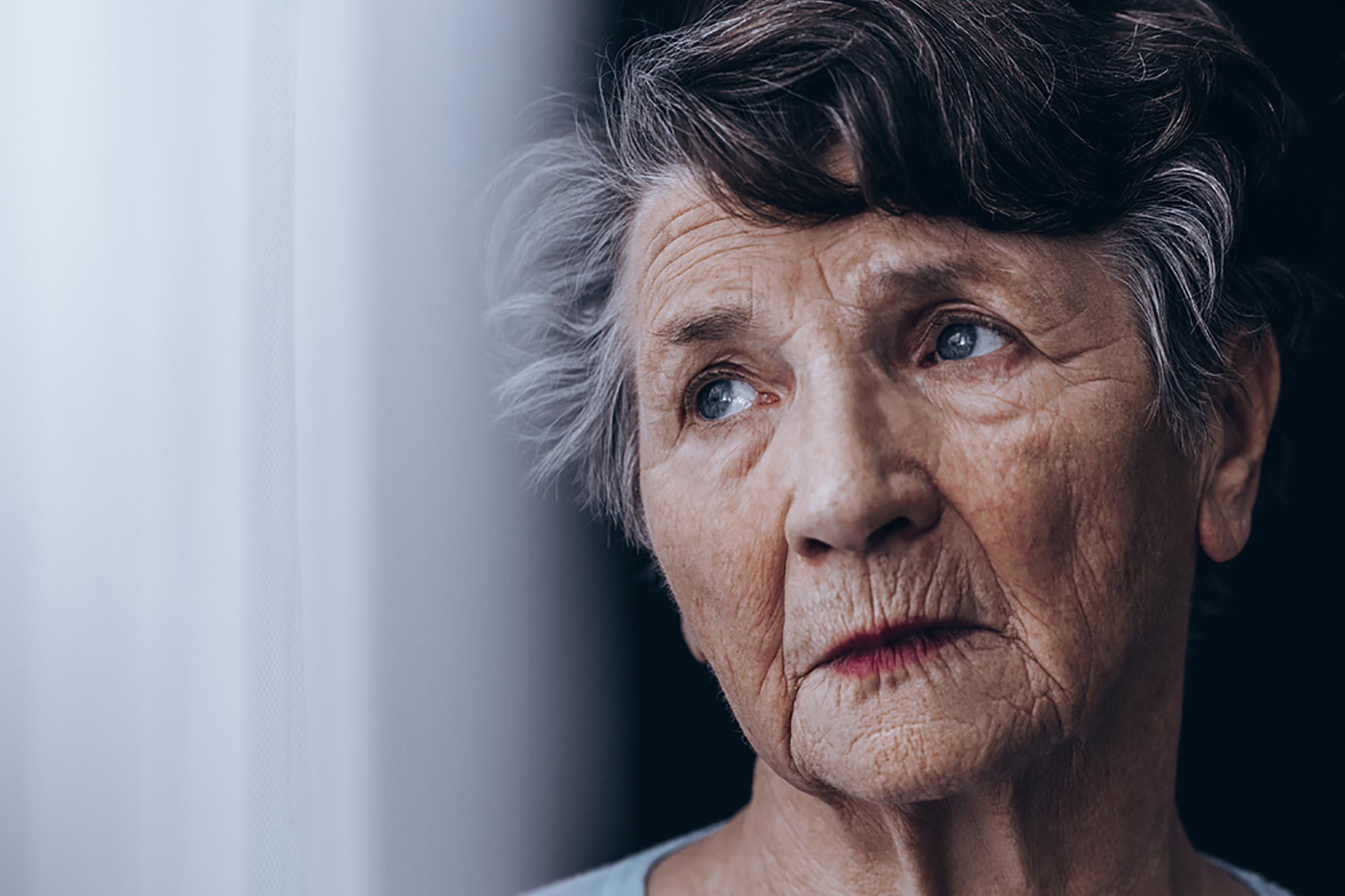 This Is the Difference Between Dementia and Alzheimer's