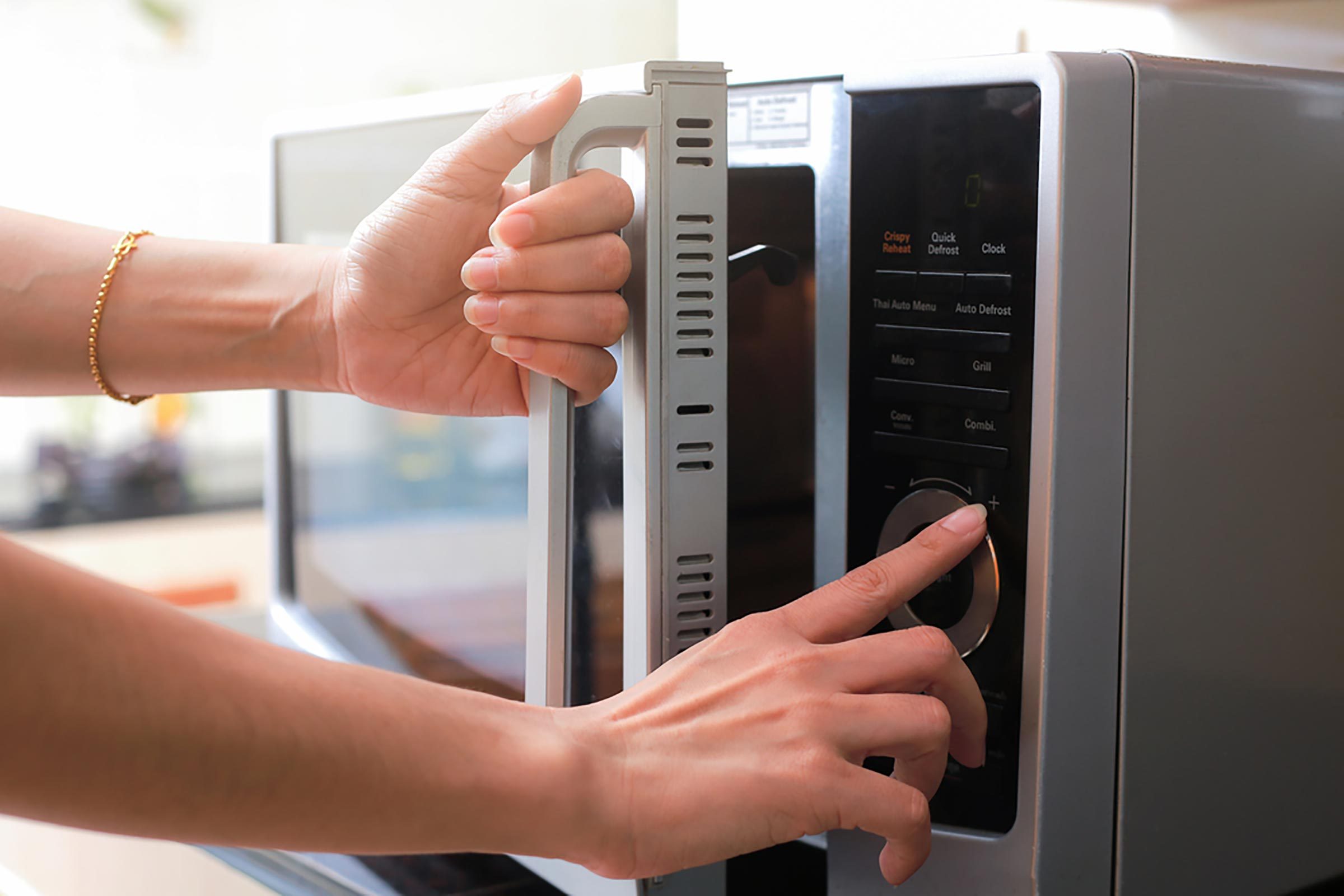 12 Things You Should Really Never Microwave