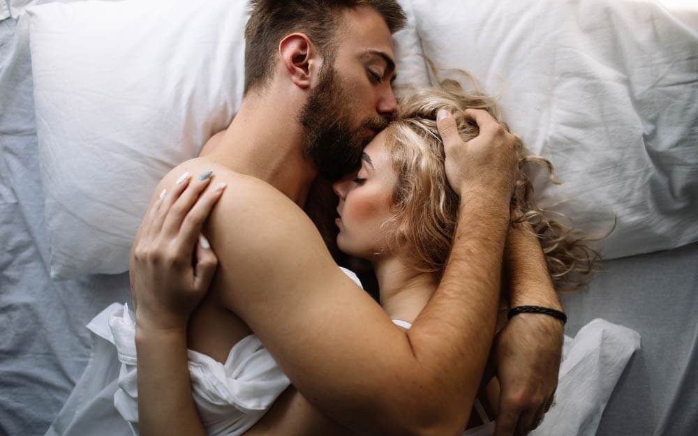The Scientific Reason Why You Should Have Sex Before Going to Bed Tonight