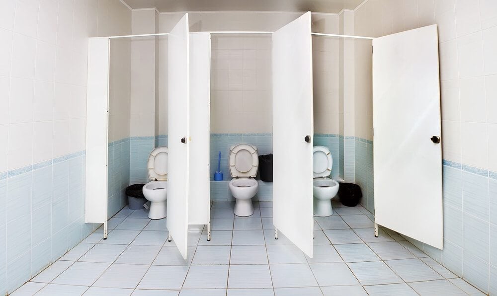8 Places You Should Never, Ever Touch in Public Bathrooms