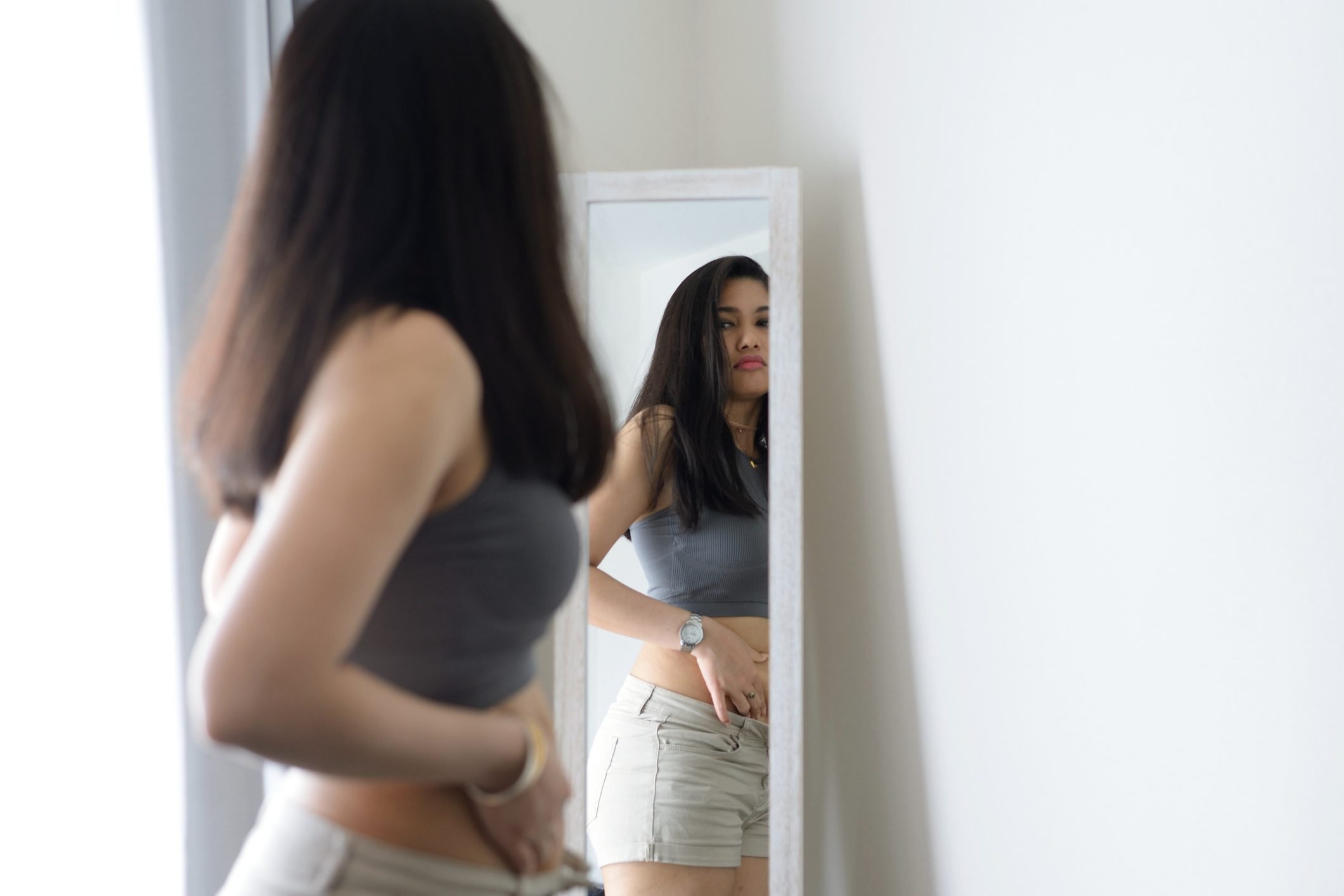 8 Silent Signs of Body Dysmorphic Disorder