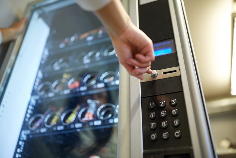 7 Foods Nutritionists Never Buy From Vending Machines—And 5 They Love