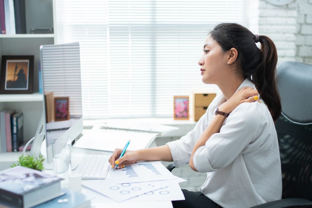 If You Have Shoulder Blade Pain, Here's What It Could Mean