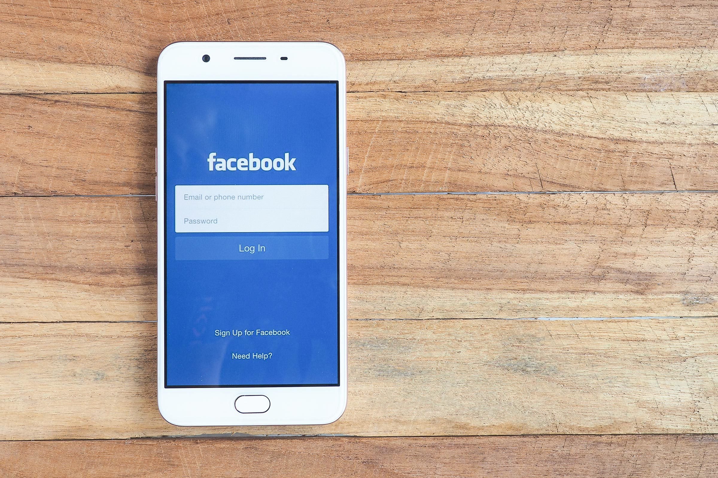 9 Signs You Spend Way Too Much Time on Facebook