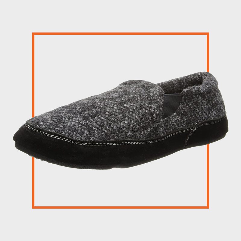 Best Diabetic Slippers for Men, According to Podiatrists | The Healthy