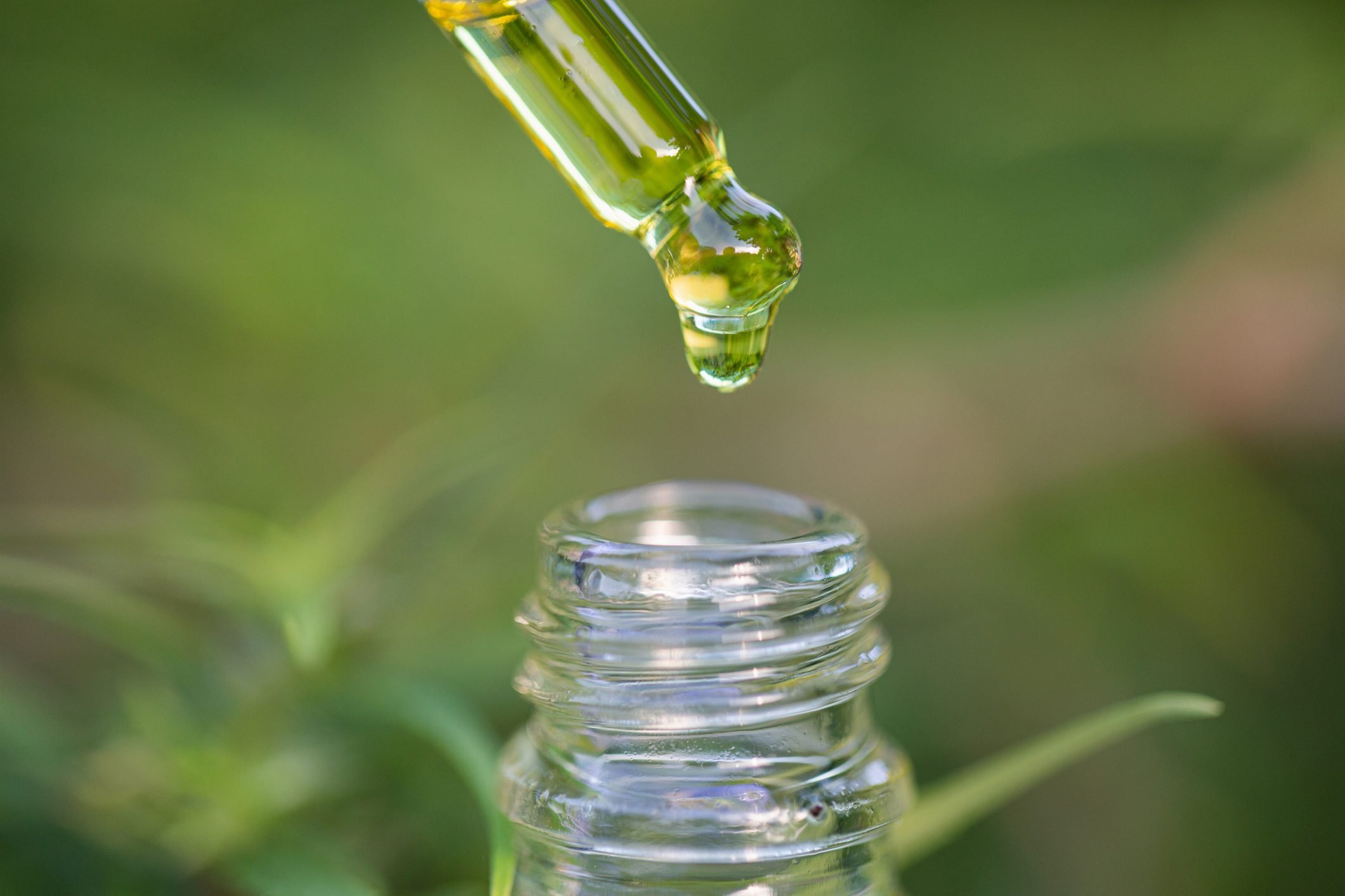 What's the Difference Between CBD Oil vs. Hemp Oil?