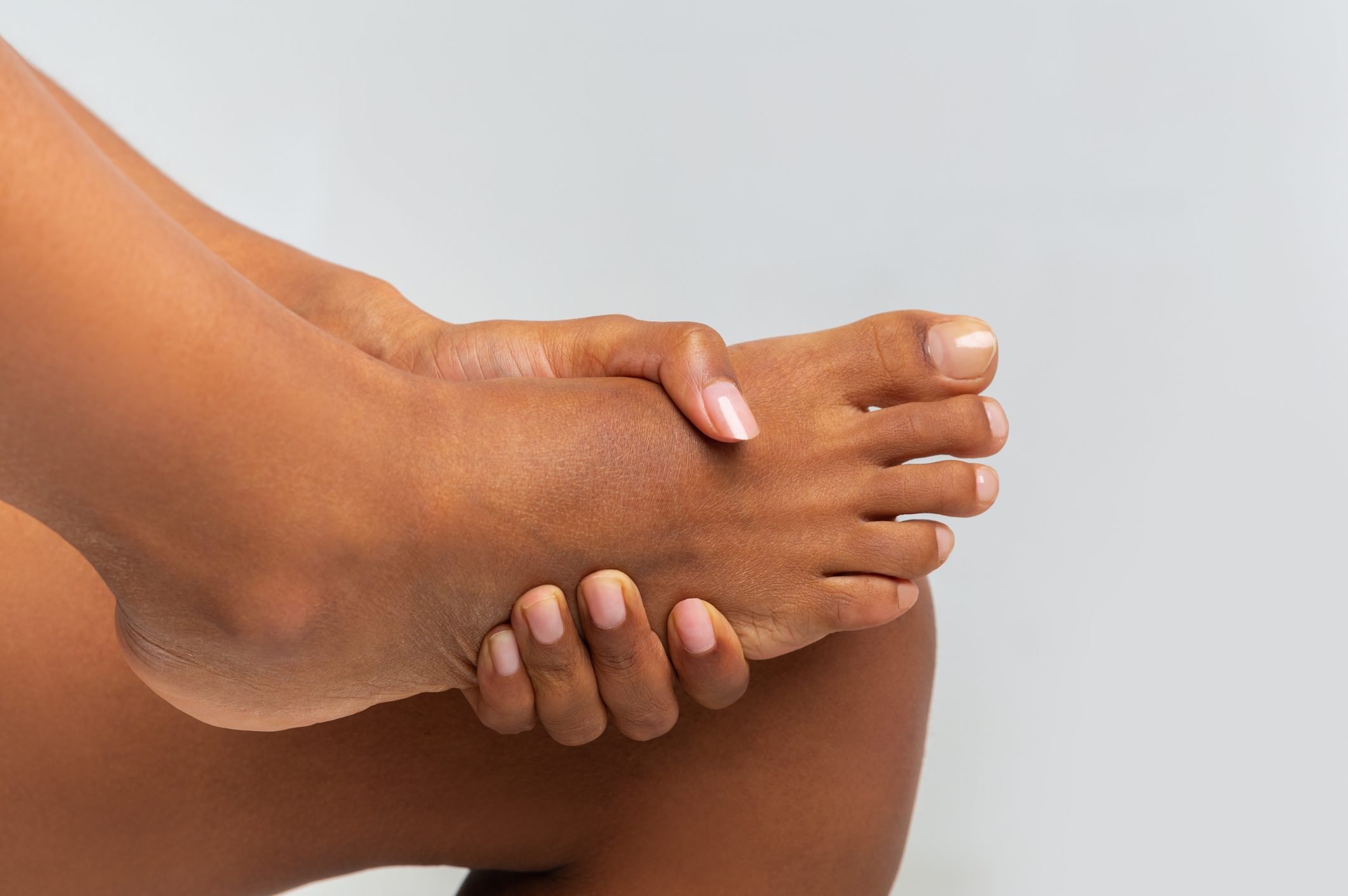 Pain On Top Of Your Foot Causes Symptoms And Treatment The Healthy