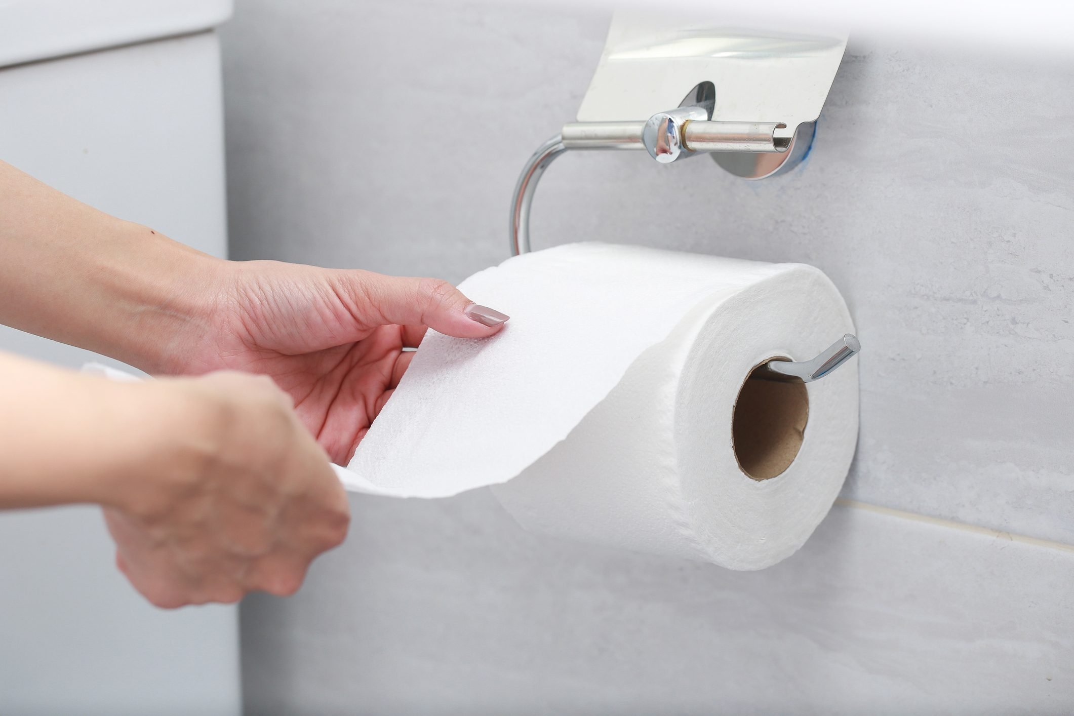 how-to-wipe-your-butt-the-right-way-plus-4-wiping-tips-the-healthy