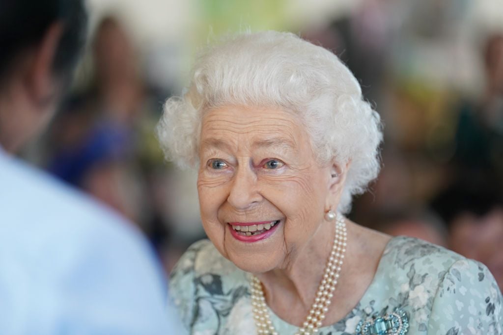Queen Elizabeth's 10 Daily Habits That Helped Her Live 96 Years