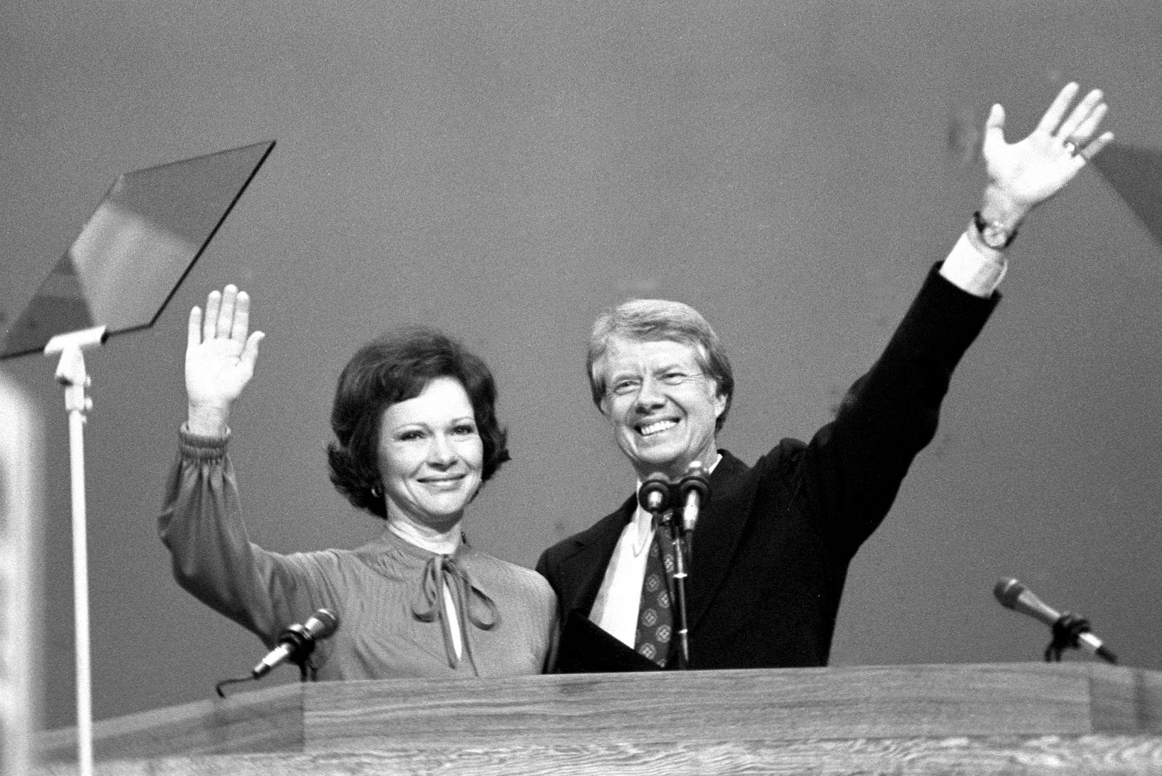 Carter nominated, waves to DNC 1976