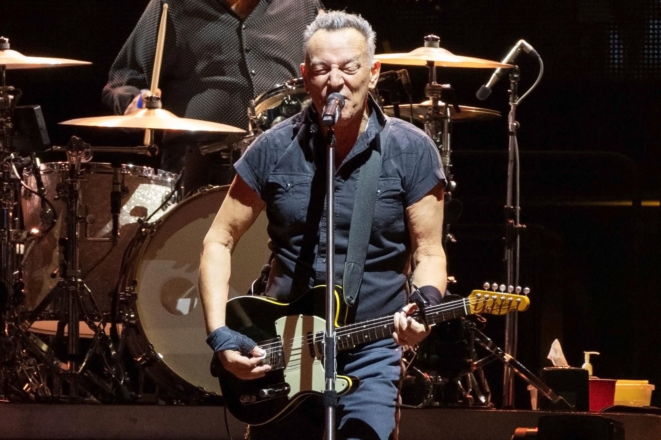 Bruce Springsteen's Tour Pause: Doctors Comment on the Severity of a Peptic Ulcer Diagnosis