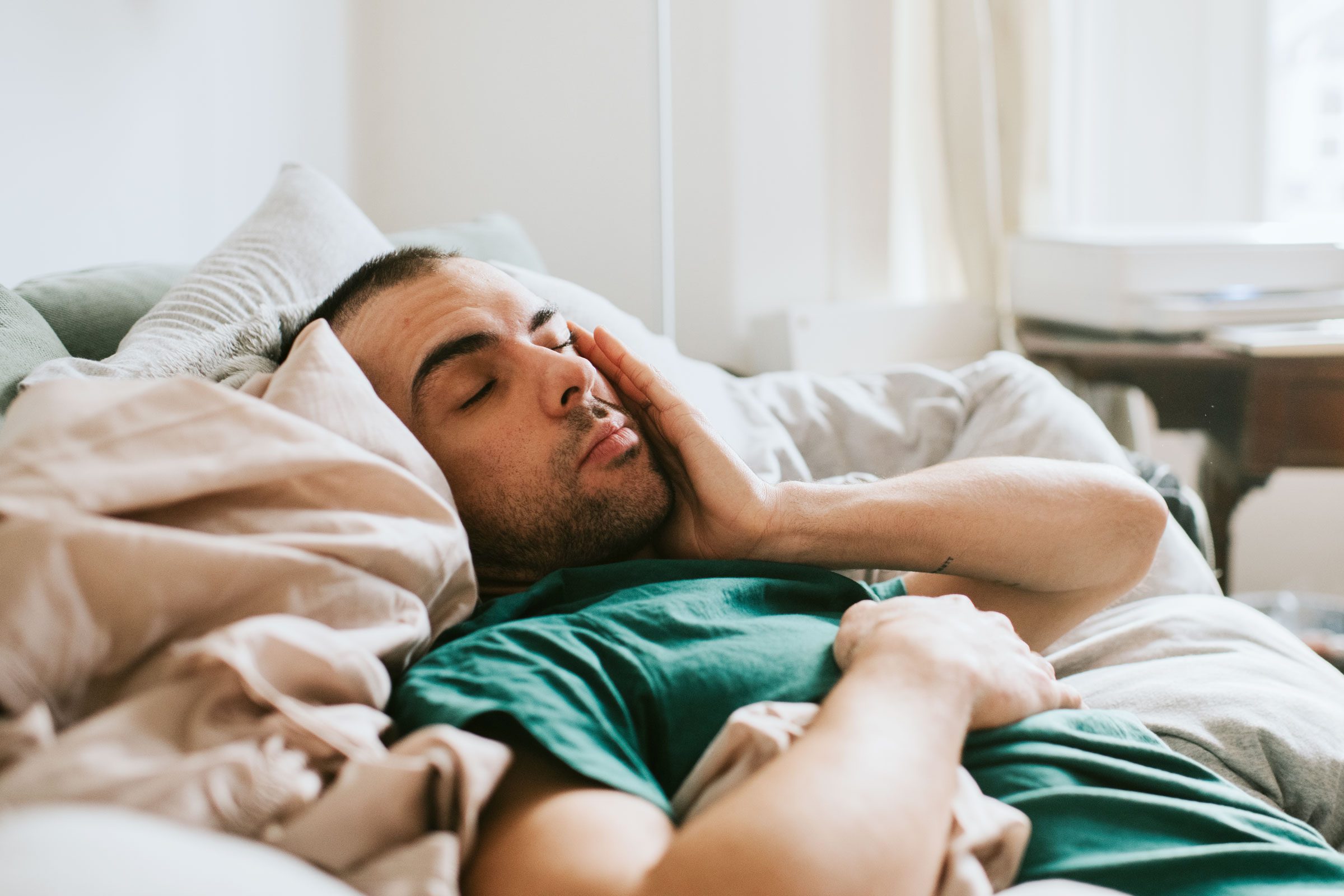Are Naps Good for You? 4 Major Health Benefits of Napping from a Neurologist