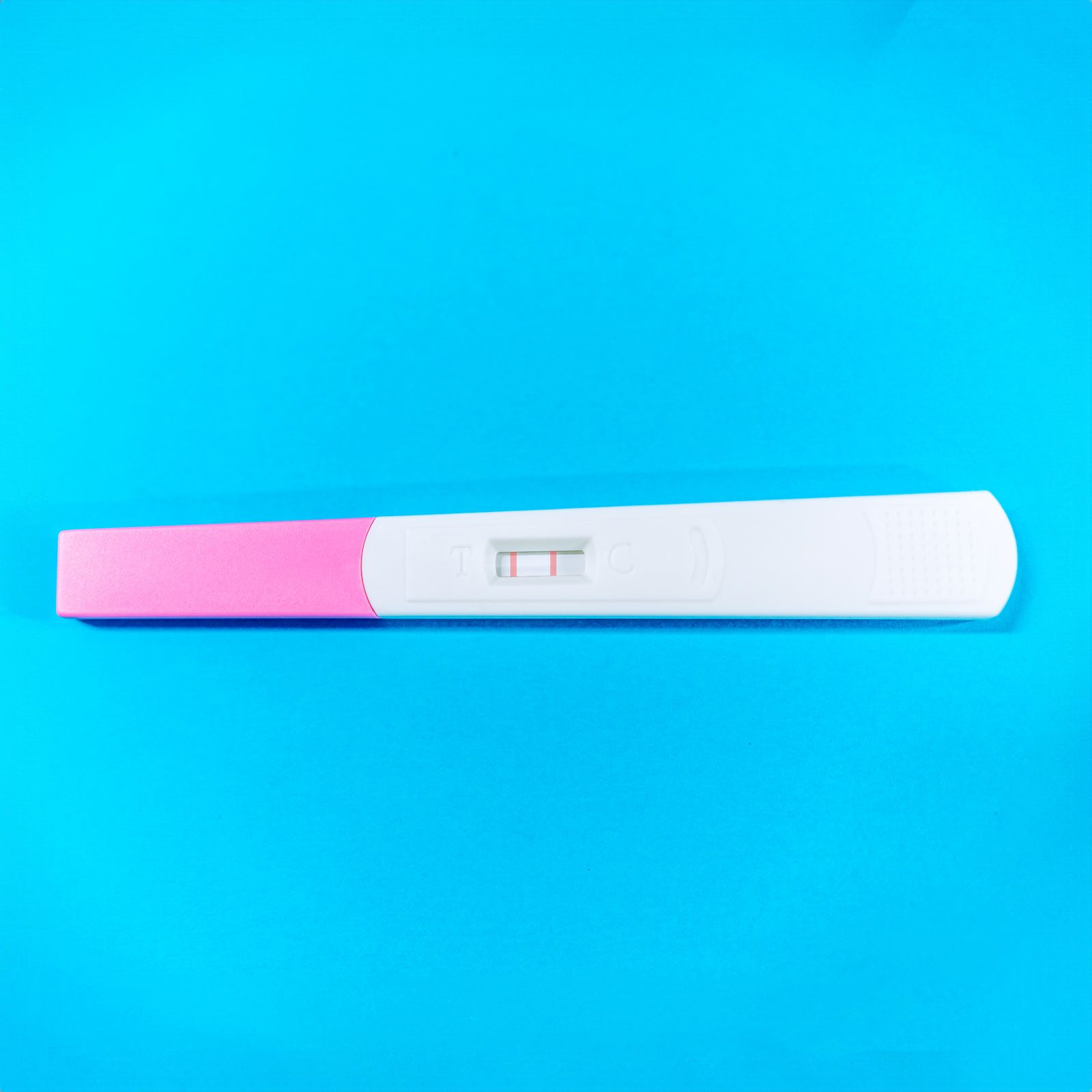 pregnancy test o na blue background